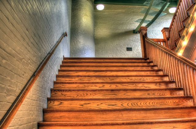 Wybór schodów – nakładki na schody drewniane Warszawa