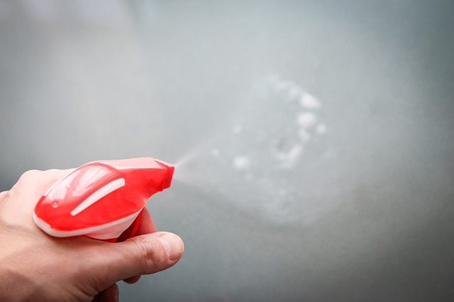 Jak wyczyścić silnie przywarły brud? Profesjonalna myjka parowa