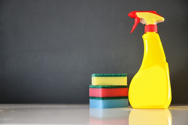 Sprzątanie ekspresowe przed gośćmi: Jak szybko posprzątać dom przed przyjściem gości.