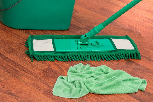 Jak usunąć plamy z dywanu za pomocą domowych środków: Praktyczne porady.