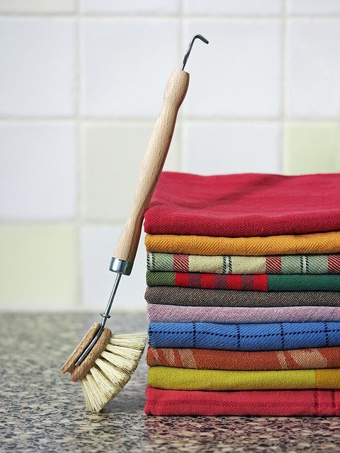 Poradnik sprzątania kuchni: Jak skutecznie czyścić i organizować swoją kuchnię.